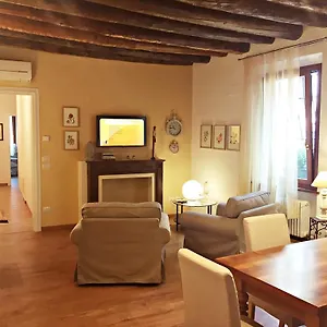 Wallace Luxury , Verona Italië